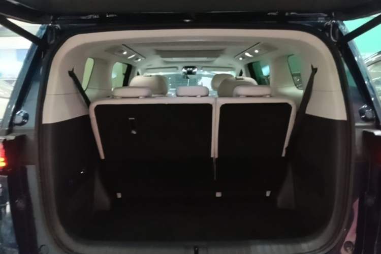 Used VOYAH Dream 2025 PHEV Four-Wheel-Drive Flagship Kunpeng Edition Trunk