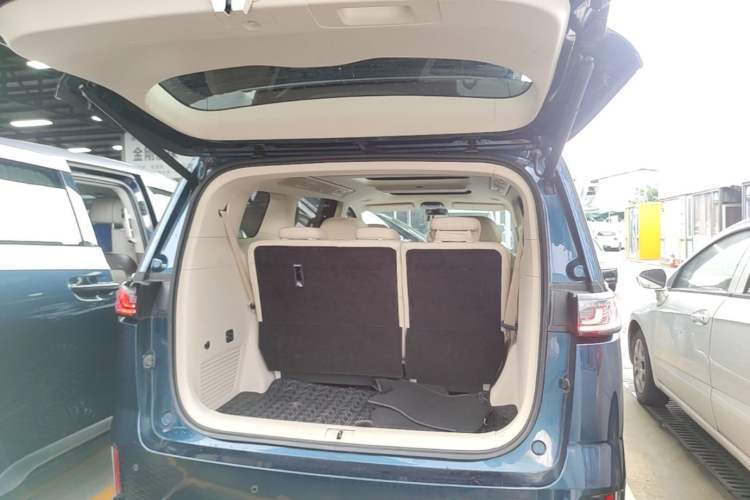 Used VOYAH Dream 2025 PHEV Four-Wheel-Drive Flagship Kunpeng Edition Trunk
