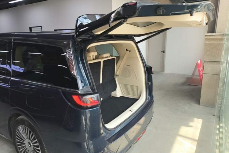 Used VOYAH Dream 2025 PHEV Four-Wheel-Drive Flagship Kunpeng Edition Trunk