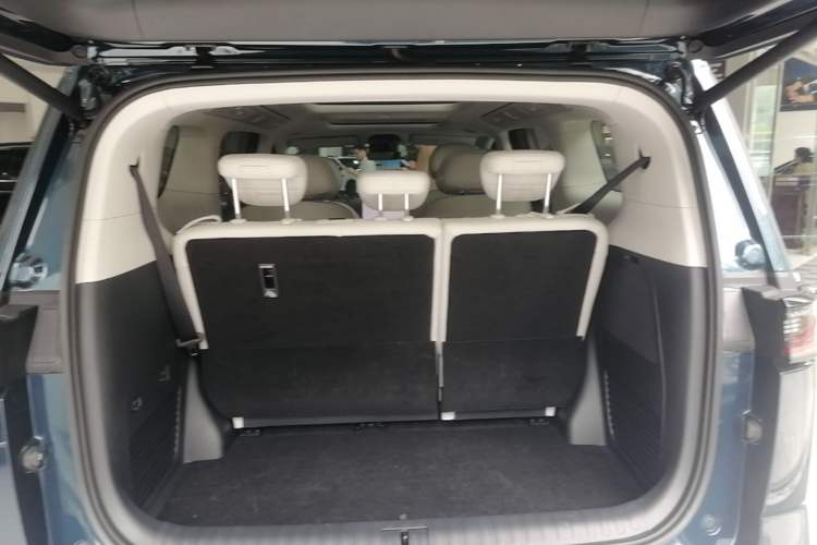Used VOYAH Dream 2025 PHEV Four-Wheel-Drive Flagship Kunpeng Edition Trunk