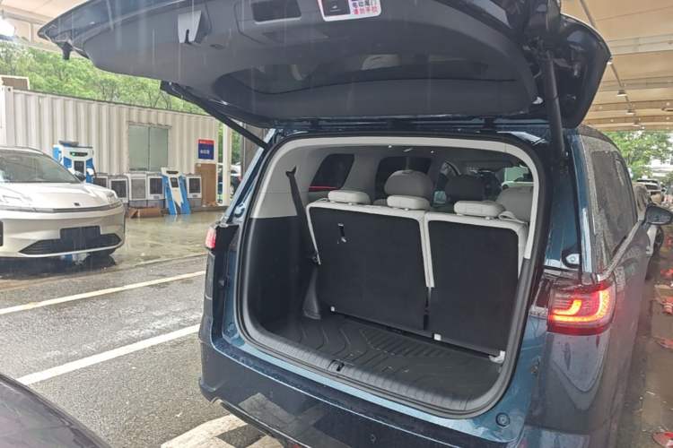 Used VOYAH Dream 2025 PHEV Four-Wheel Drive Excellence Kunpeng Edition Trunk