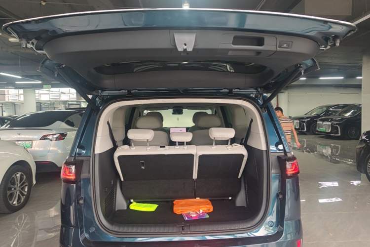 Used VOYAH Dream 2025 PHEV Four-Wheel-Drive Flagship Kunpeng Edition Trunk