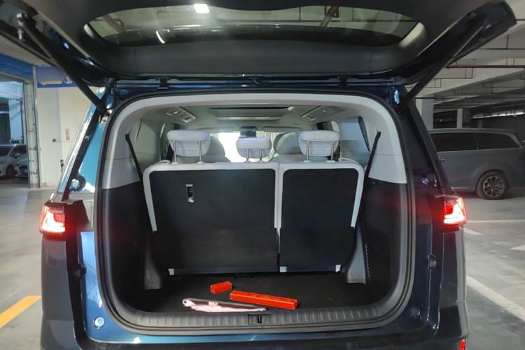 Used VOYAH Dream 2025 PHEV Four-Wheel-Drive Flagship Kunpeng Edition Trunk