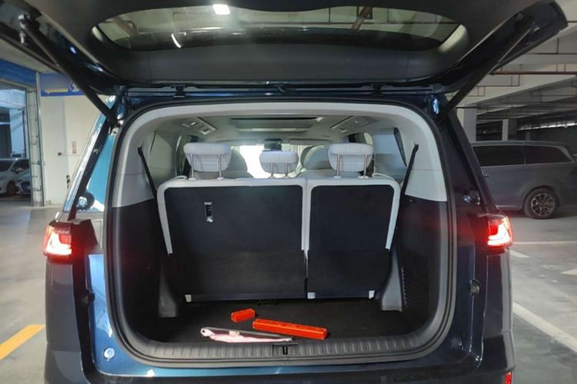 Used VOYAH Dream 2025 PHEV Four-Wheel-Drive Flagship Kunpeng Edition Trunk