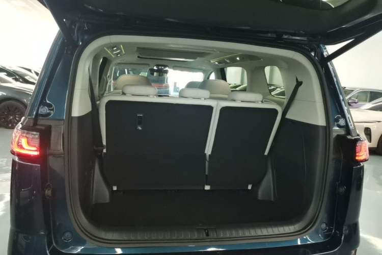 Used VOYAH Dream 2025 PHEV Four-Wheel Drive Prestige Qiankun Edition Trunk