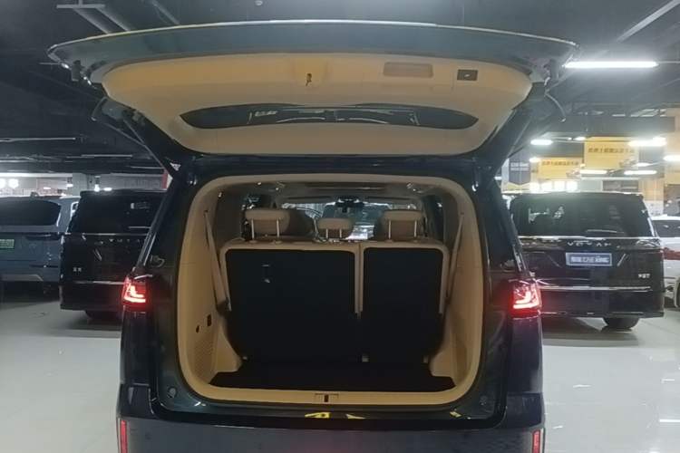 Used VOYAH Dream 2025 PHEV Four-Wheel Drive Prestige Qiankun Edition Trunk