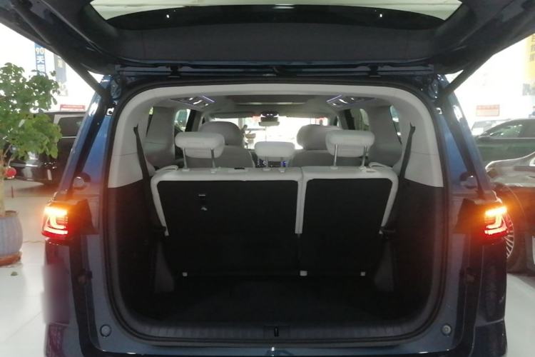 Used VOYAH Dream 2025 PHEV Four-Wheel-Drive Flagship Kunpeng Edition Trunk