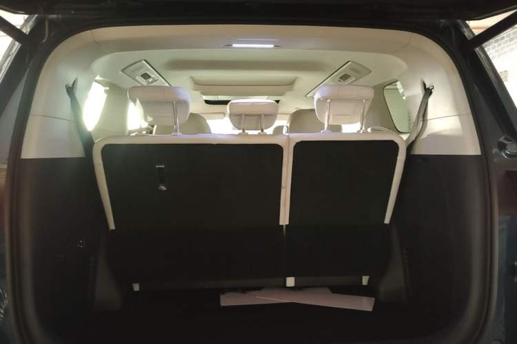 Used VOYAH Dream 2025 PHEV Four-Wheel-Drive Flagship Kunpeng Edition Trunk