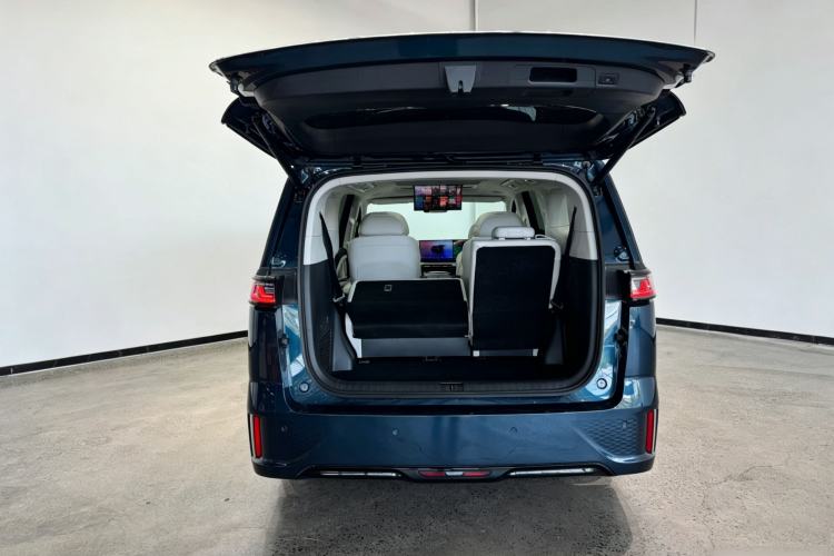 Used VOYAH Dream 2025 PHEV Four-Wheel-Drive Flagship Kunpeng Edition Trunk