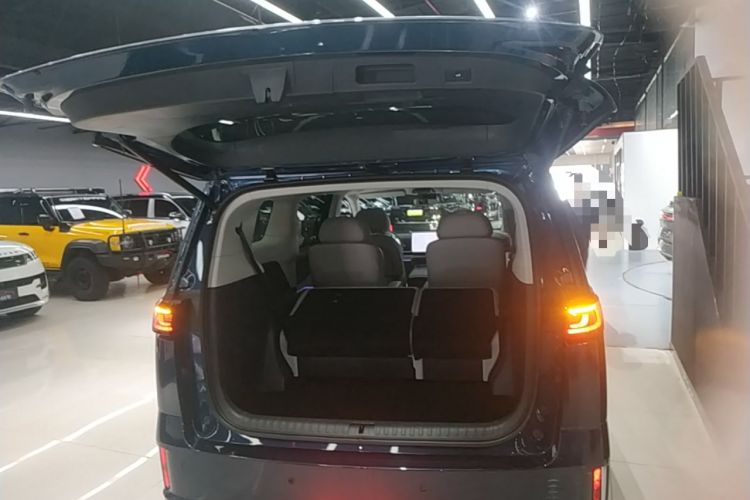Used VOYAH Dream 2025 PHEV Four-Wheel-Drive Flagship Kunpeng Edition Trunk