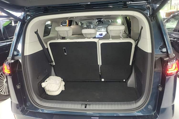 Used VOYAH Dream 2025 PHEV Four-Wheel-Drive Flagship Kunpeng Edition Trunk