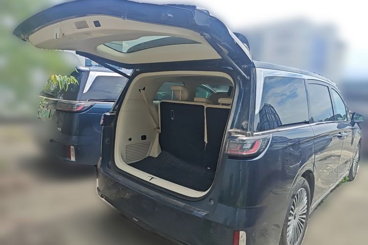 Used VOYAH Dream 2025 PHEV Four-Wheel-Drive Flagship Kunpeng Edition Trunk