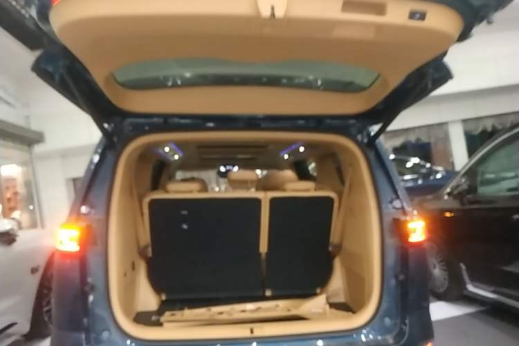 Used VOYAH Dream 2025 PHEV Four-Wheel Drive Prestige Qiankun Edition Trunk