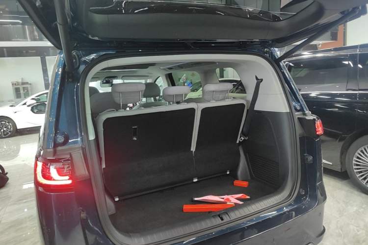 Used VOYAH Dream 2025 PHEV Four-Wheel-Drive Flagship Kunpeng Edition Trunk