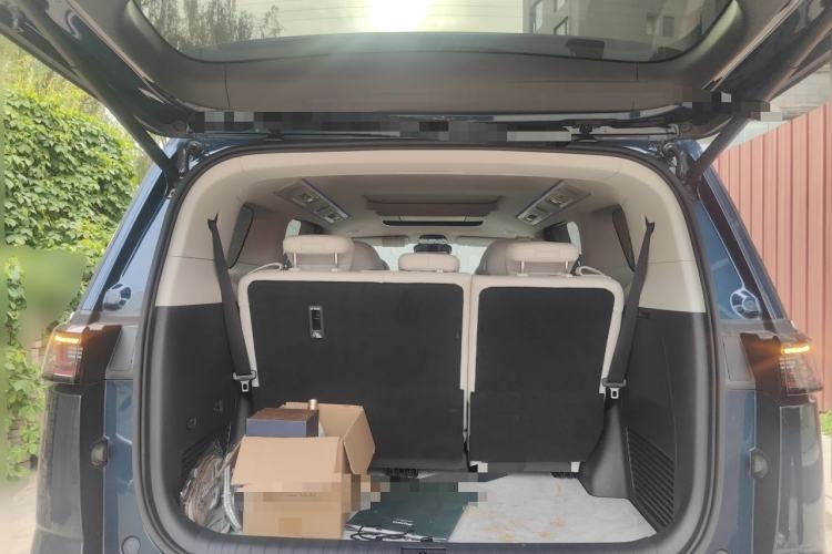 Used VOYAH Dream 2025 PHEV Four-Wheel-Drive Flagship Version – Qiankun Edition Trunk