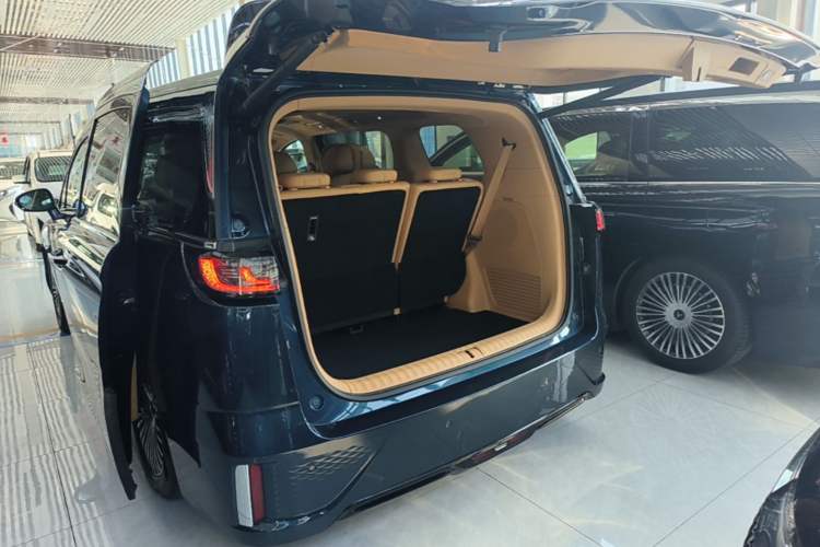 Used VOYAH Dream 2025 PHEV Four-Wheel-Drive Flagship Kunpeng Edition Trunk