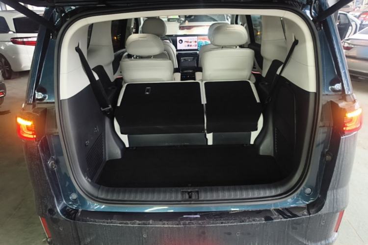 Used VOYAH Dream 2025 PHEV Four-Wheel-Drive Flagship Kunpeng Edition Trunk