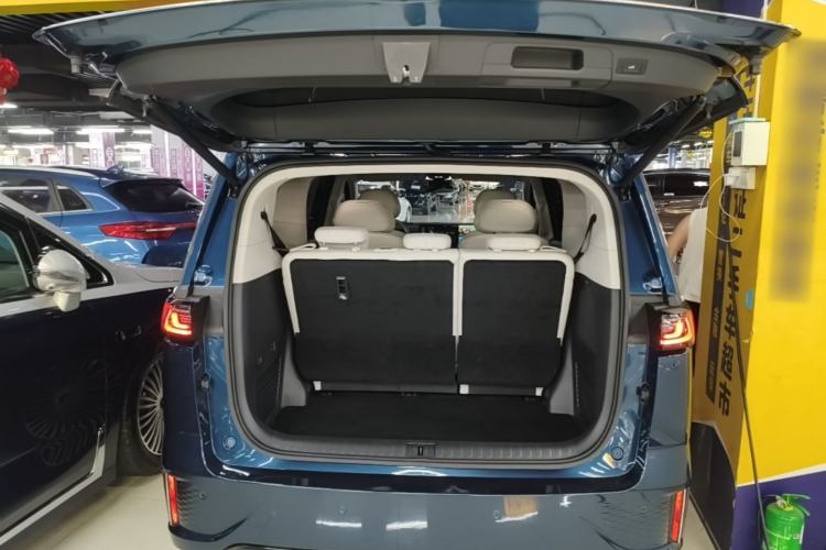 Used VOYAH Dream 2025 PHEV Four-Wheel-Drive Flagship Kunpeng Edition Trunk