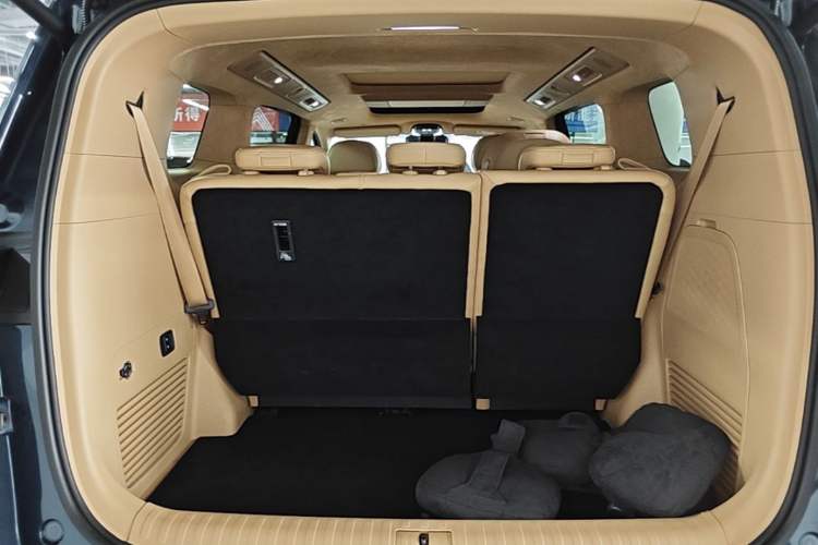 Used VOYAH Dream 2025 PHEV Four-Wheel Drive Prestige Qiankun Edition Trunk