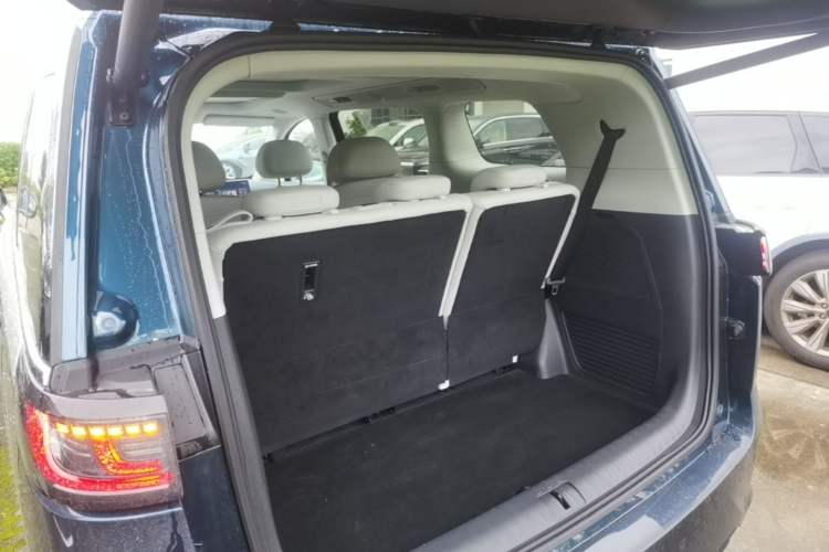 Used VOYAH Dream 2025 PHEV Four-Wheel-Drive Flagship Kunpeng Edition Trunk