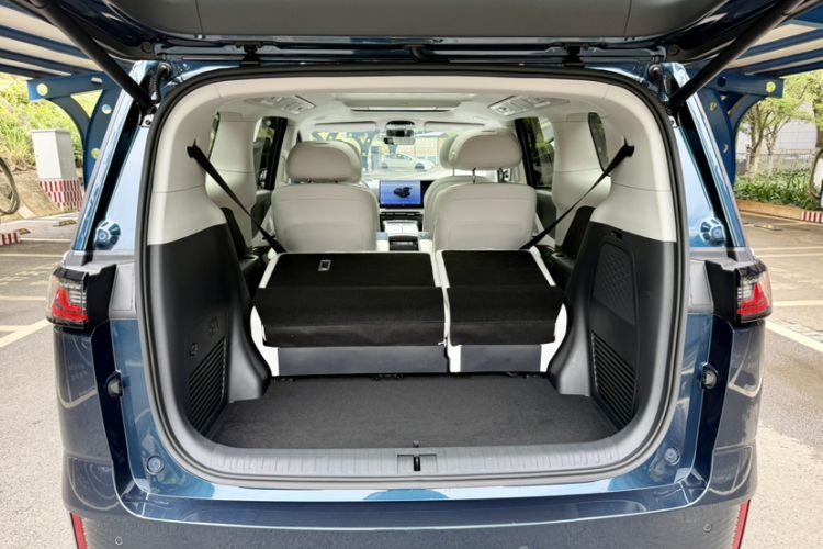 Used VOYAH Dream 2025 PHEV Four-Wheel-Drive Flagship Kunpeng Edition Trunk