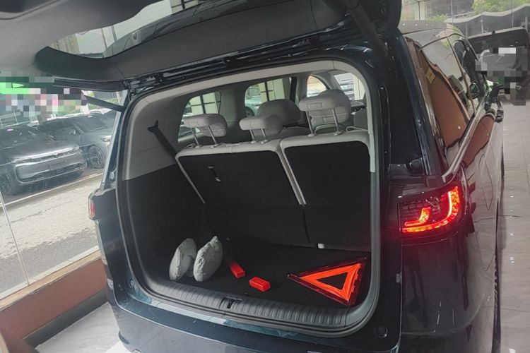 Used VOYAH Dream 2025 PHEV Four-Wheel-Drive Flagship Kunpeng Edition Trunk