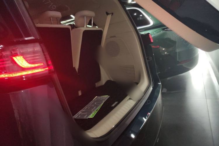 Used VOYAH Dream 2025 PHEV Four-Wheel-Drive Flagship Kunpeng Edition Trunk