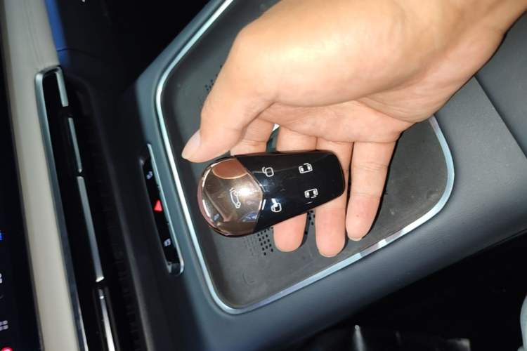 Used VOYAH Dream 2025 PHEV Four-Wheel-Drive Flagship Kunpeng Edition Vehicle Key