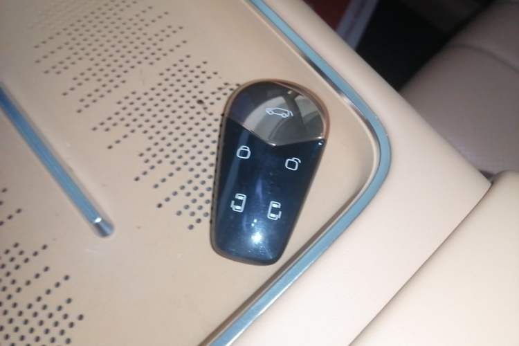 Used VOYAH Dream 2025 PHEV Four-Wheel-Drive Flagship Kunpeng Edition Vehicle Key