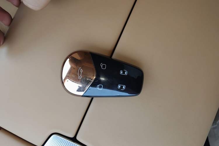 Used VOYAH Dream 2025 PHEV Four-Wheel-Drive Flagship Kunpeng Edition Vehicle Key