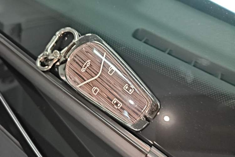 Used VOYAH Dream 2025 PHEV Four-Wheel Drive Prestige Kunpeng Edition Vehicle Key