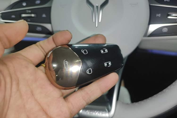 Used VOYAH Dream 2025 PHEV Four-Wheel-Drive Flagship Kunpeng Edition Vehicle Key