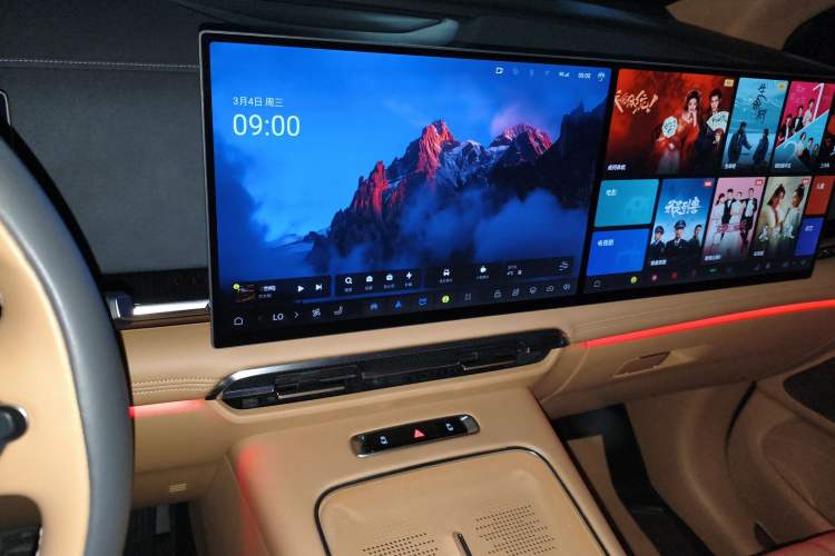 Used VOYAH Dream 2025 PHEV Four-Wheel-Drive Flagship Kunpeng Edition Audio And AC Panel
