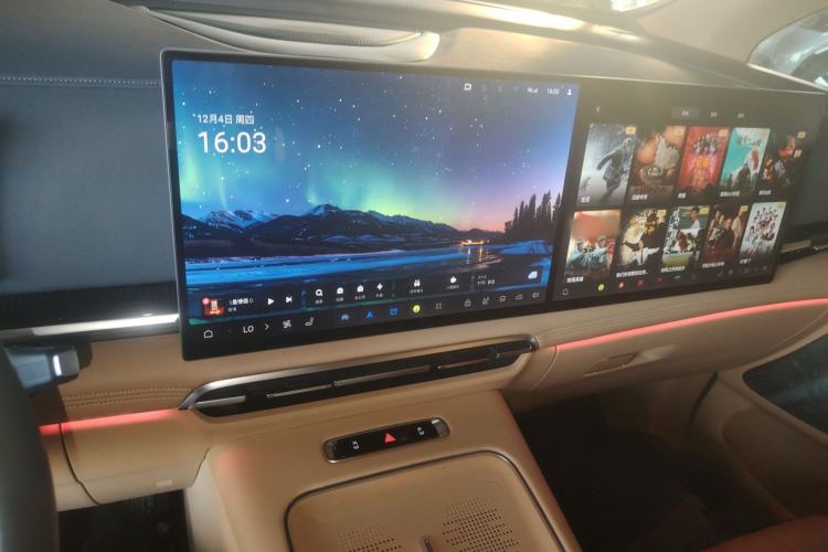 Used VOYAH Dream 2025 PHEV Four-Wheel-Drive Flagship Kunpeng Edition Audio And AC Panel