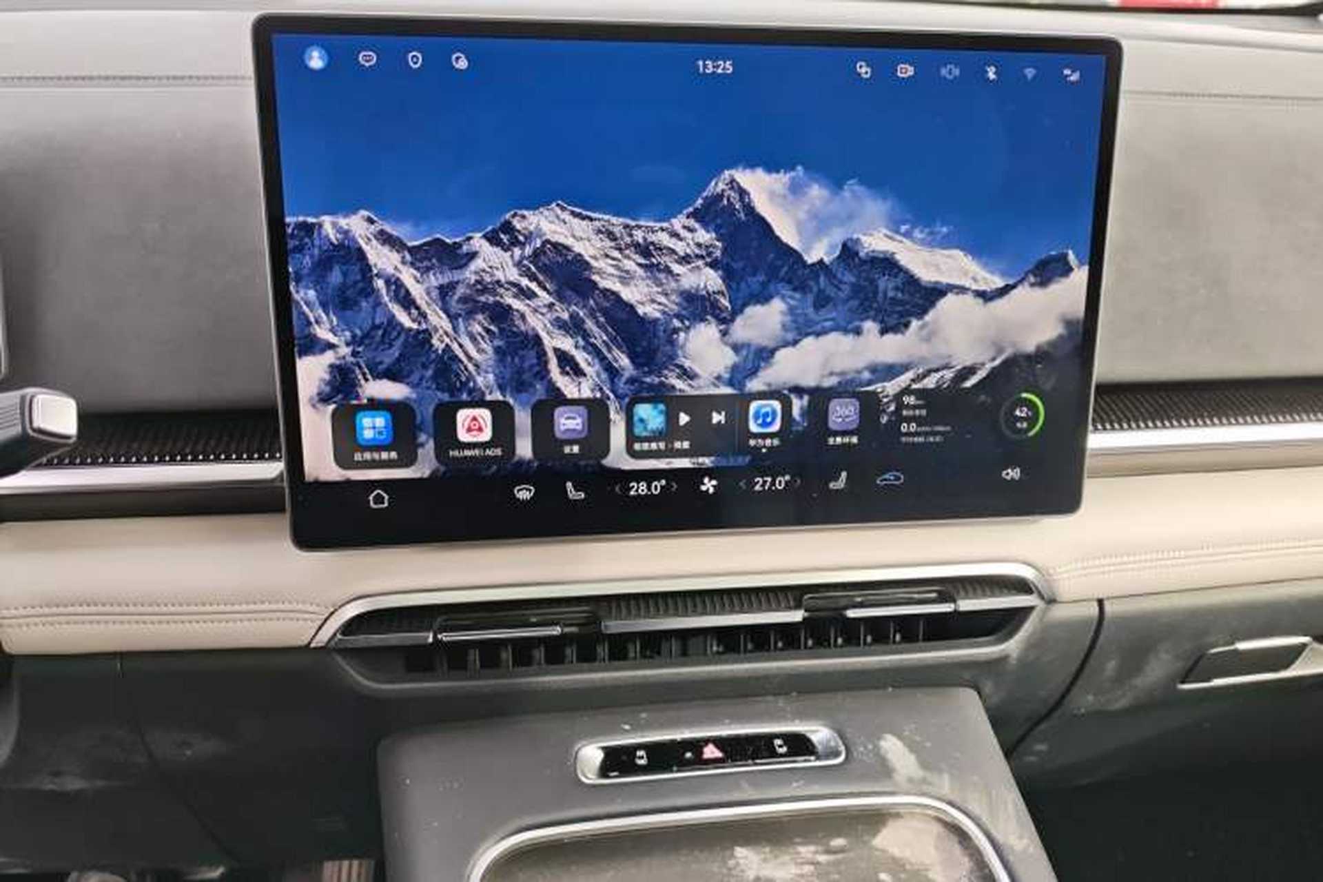 Used VOYAH Dream 2025 PHEV Four-Wheel-Drive Flagship Version – Qiankun Edition Audio And AC Panel