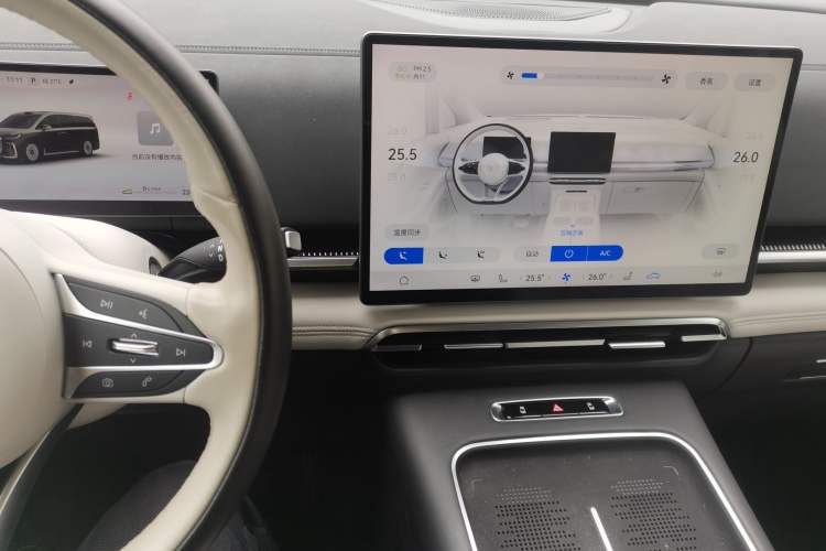 Used VOYAH Dream 2025 PHEV Four-Wheel-Drive Flagship Version – Qiankun Edition Audio And AC Panel