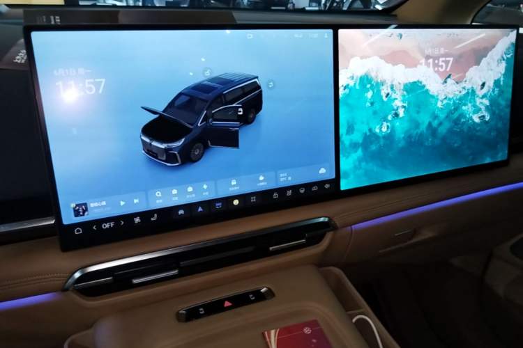 Used VOYAH Dream 2025 PHEV Four-Wheel Drive Prestige Kunpeng Edition Audio And AC Panel