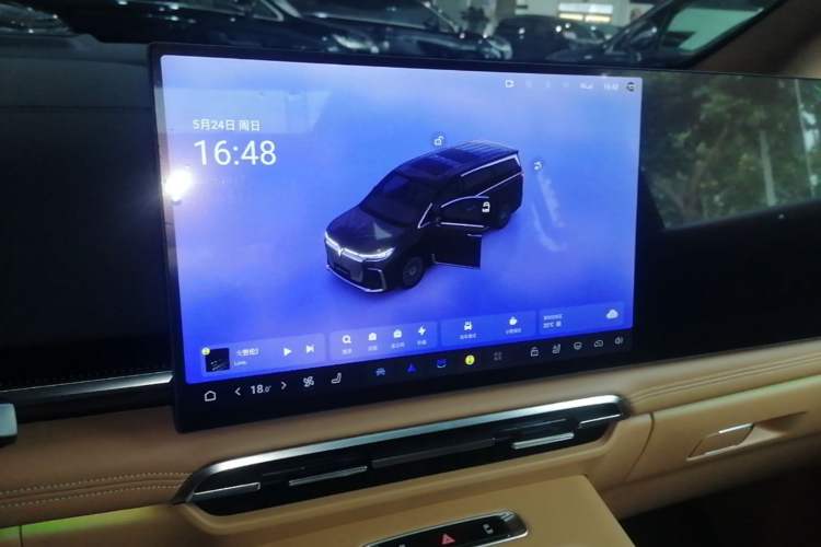 Used VOYAH Dream 2025 PHEV Four-Wheel-Drive Flagship Kunpeng Edition Audio And AC Panel