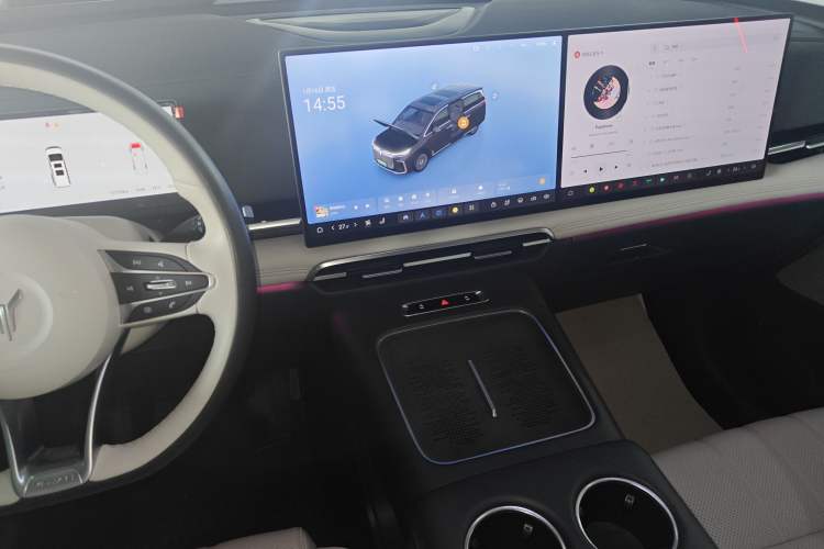 Used VOYAH Dream 2025 PHEV Four-Wheel-Drive Flagship Kunpeng Edition Audio And AC Panel