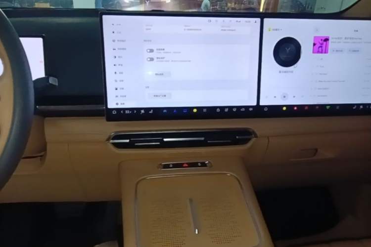 Used VOYAH Dream 2025 PHEV Four-Wheel-Drive Flagship Kunpeng Edition Audio And AC Panel