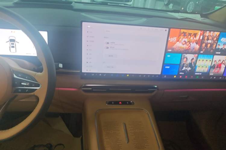 Used VOYAH Dream 2025 PHEV Four-Wheel-Drive Flagship Kunpeng Edition Audio And AC Panel