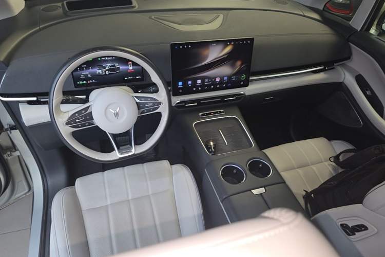 Used VOYAH Dream 2025 PHEV Four-Wheel-Drive Flagship Version – Qiankun Edition Center Console