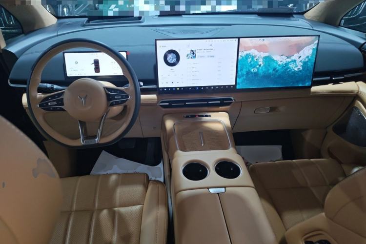Used VOYAH Dream 2025 PHEV Four-Wheel-Drive Flagship Kunpeng Edition Center Console