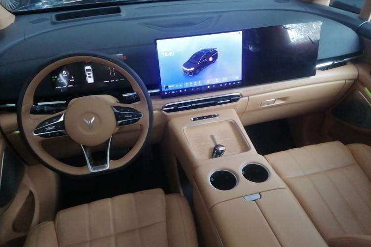 Used VOYAH Dream 2025 PHEV Four-Wheel-Drive Flagship Kunpeng Edition Center Console