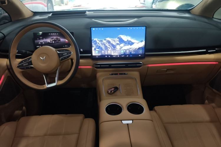 Used VOYAH Dream 2025 PHEV Four-Wheel Drive Prestige Qiankun Edition Center Console