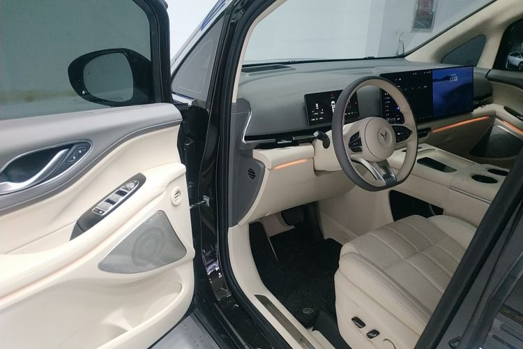 Used VOYAH Dream 2025 PHEV Four-Wheel-Drive Flagship Kunpeng Edition Driver Seat