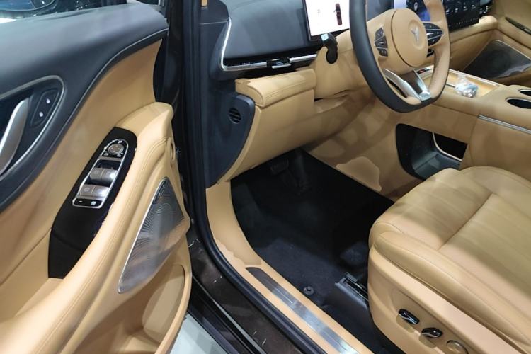 Used VOYAH Dream 2025 PHEV Four-Wheel-Drive Flagship Kunpeng Edition Driver Seat