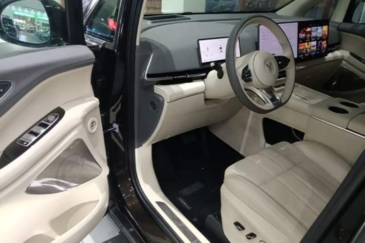 Used VOYAH Dream 2025 PHEV Four-Wheel Drive Prestige Kunpeng Edition Driver Seat