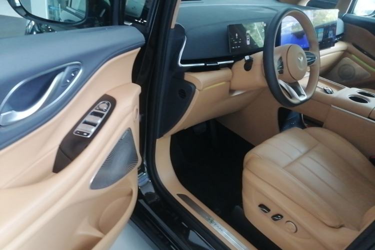 Used VOYAH Dream 2025 PHEV Four-Wheel-Drive Flagship Kunpeng Edition Driver Seat