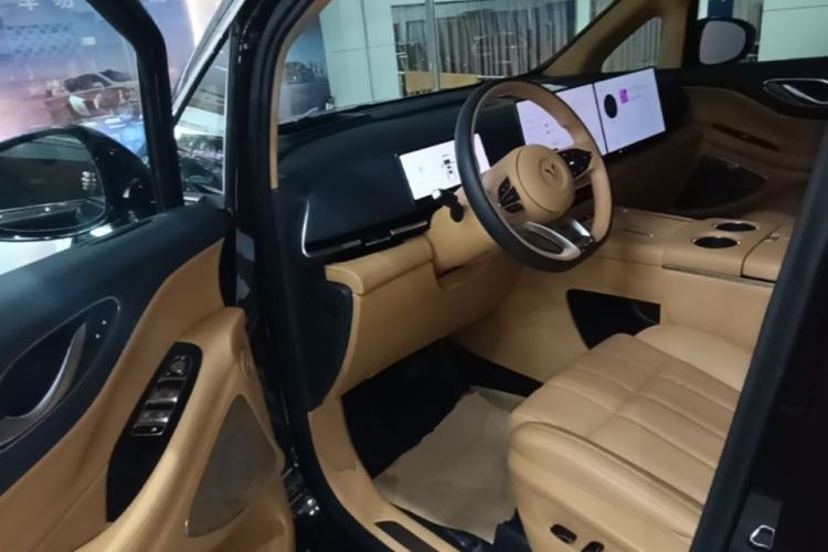 Used VOYAH Dream 2025 PHEV Four-Wheel-Drive Flagship Kunpeng Edition Driver Seat